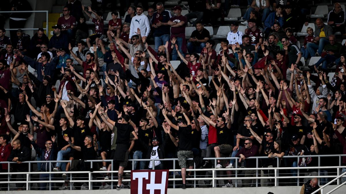 Torino, prosegue la contestazione: nuovi striscioni contro Cairo