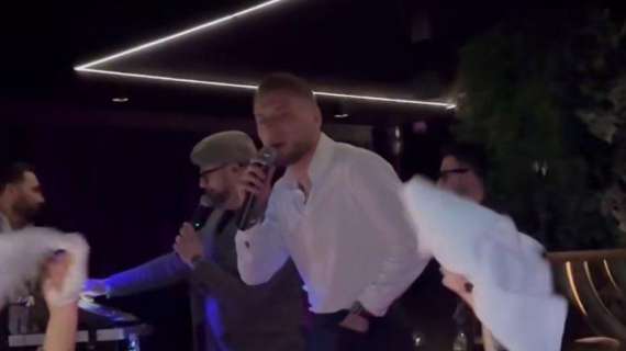 Lazio, Immobile si scatena alla festa di compleanno: al karaoke canta... 