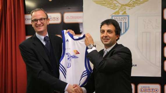 Basket: Lazio e Virtus insieme presentano la maglia, Hernanes vs Totti a breve in campo in un calcio-basket