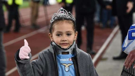Lazio, la piccola Noemi deve operarsi: il club mette all'asta delle maglie