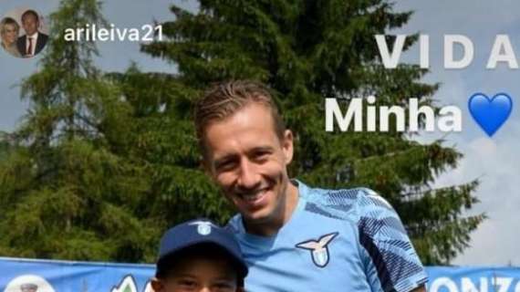 Lazio, ad Auronzo l'incontro con i ragazzi del Summer Camp. E Leiva riabbraccia il figlio... - FOTO