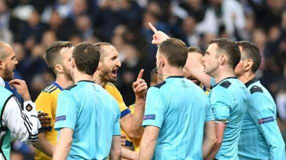 Calcio, dal fallo di mano ai rigori: l'elenco completo delle nuove regole