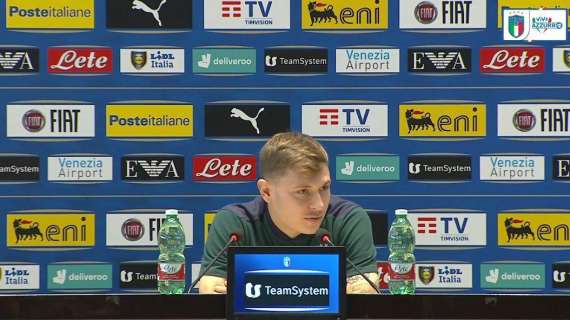 Barella, siparietto in conferenza sulle "Notti magiche" del '90: le scuse della giornalista