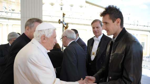 Altro "gol" per Miroslav Klose: il tedesco ricevuto dal Papa in Vaticano... L'emozione di Miro: "Giorno indimenticabile"