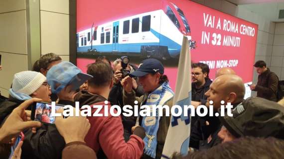 Lazio, Pellegrini: l'arrivo a Fiumicino e l'abbraccio degli amici - VIDEO
