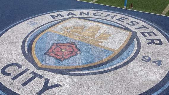 Manchester City, omaggio al passato: tifosi impazziti per la maglia 'Away' - VIDEO