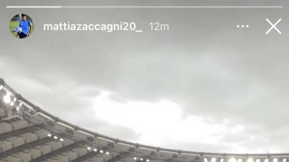 Lazio-Roma, la carica di Zaccagni dalla tribuna: “Forza Ragazzi” - FOTO