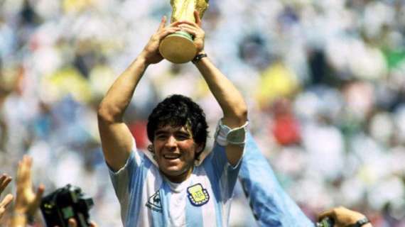 Morte Maradona, le prime pagine di tutto il mondo omaggiano 'D10s' - FT