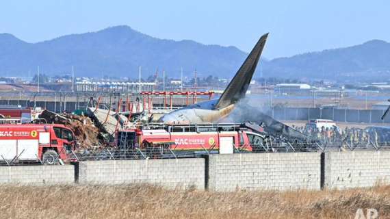 Strage in Corea del Sud | Aereo si schianta con 181 persone a bordo: due i sopravvissuti - VIDEO