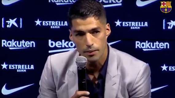 Champions League, Suarez che combini? Ammonito per aver spiato il VAR - FOTO