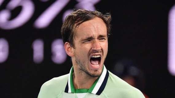 Medvedev e i 7 minuti di follia all'Us Open: il fotografo sbadato e l'arbitro... - VIDEO