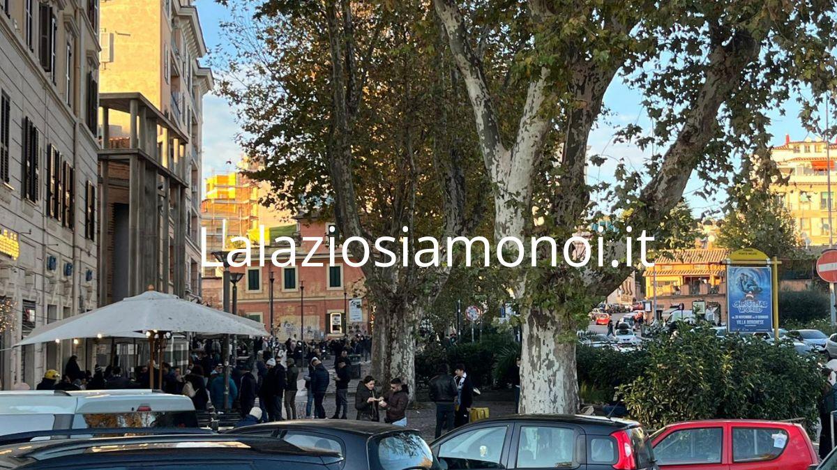 Lazio - Lecce, la protesta dei tifosi: il raduno a Ponte Milvio - VD