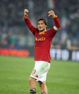 Poster anti-Totti per caricare la Lazio