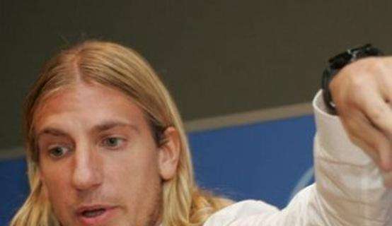 Maxi Lopez nega: "Non so niente dell'interesse della Lazio, trovare un posto migliore di Porto Alegre non sarà facile...i soldi non mi interessano"