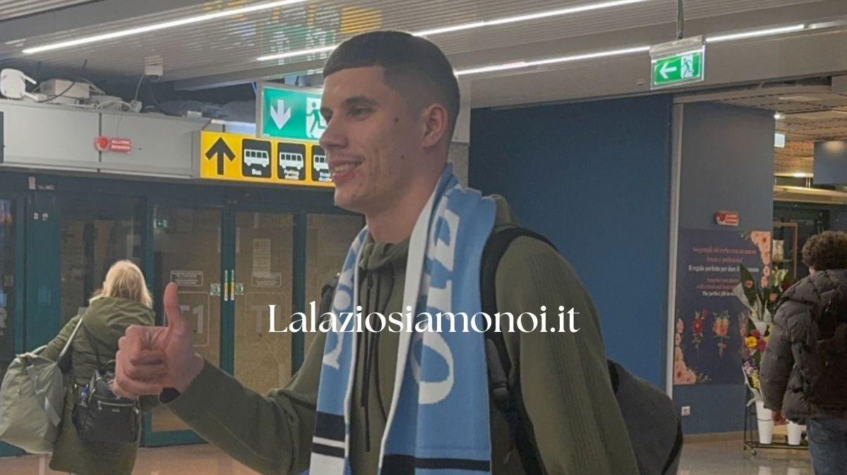 Lazio, ecco Ratkov: il centravanti è sbarcato a Roma - FOTO&VIDEO