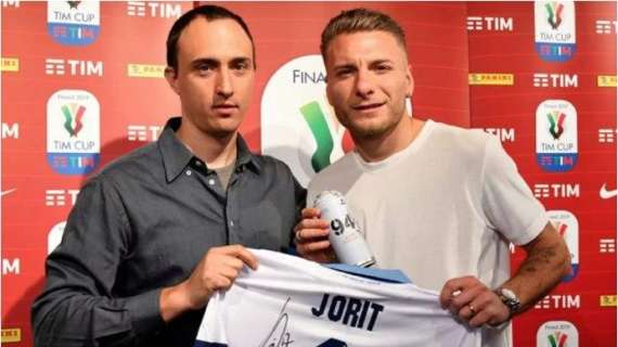 Lazio, Immobile incontra Jorit Agoch: l'autore del murales in visita a Formello - FOTO