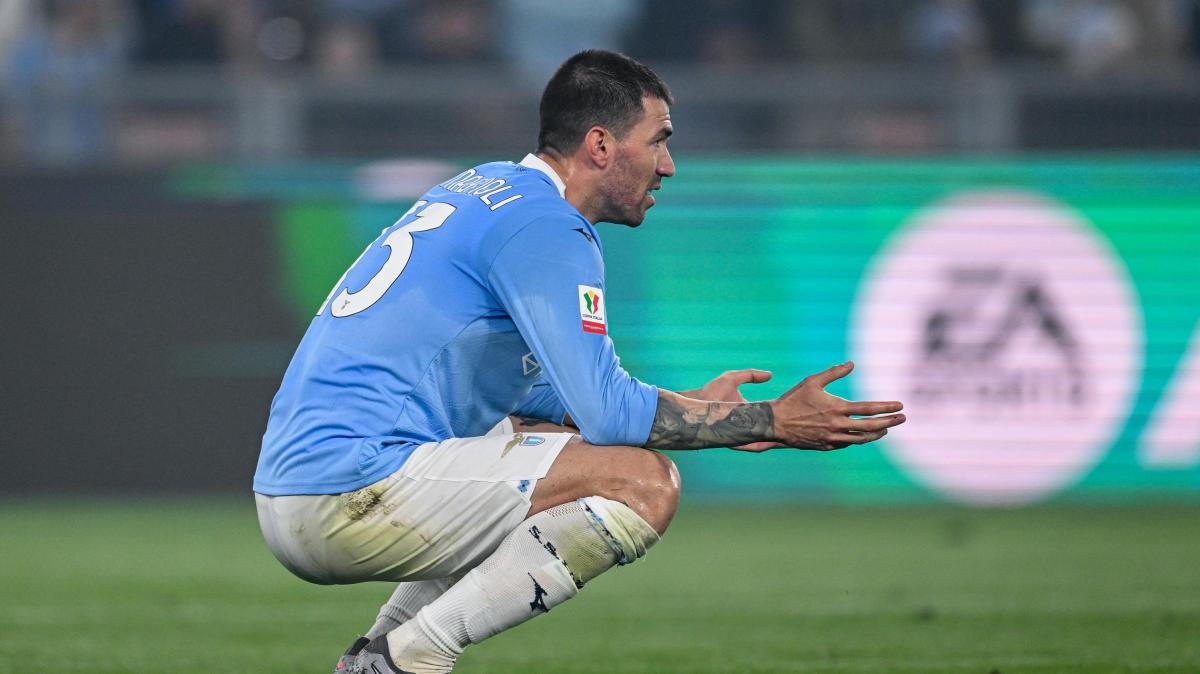 Lazio, dilaga la rabbia dei tifosi: presi di mira società e giocatori