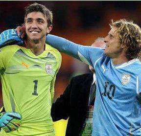 Scambio Muslera-Cana, dalla Turchia suona il gong dell'ultimo round. Intanto Lotito stringe la mano all'albanese