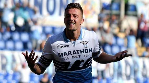 Milan - Lazio, Milinkovic esulta con i compagni al gol di Correa