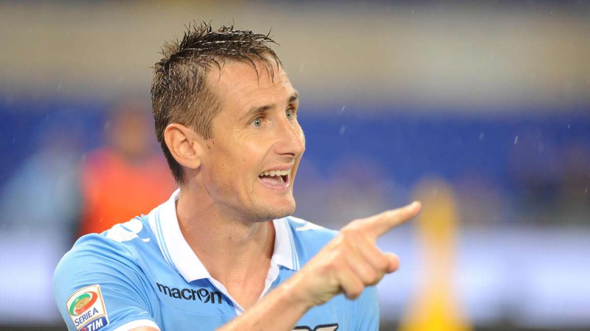 Hernanes-Klose illuminano la Lazio, Delfino matato -VIDEO