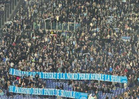 Lazio - Celtic, sugli spalti compare lo striscione di sfottò ai romanisti - FOTO
