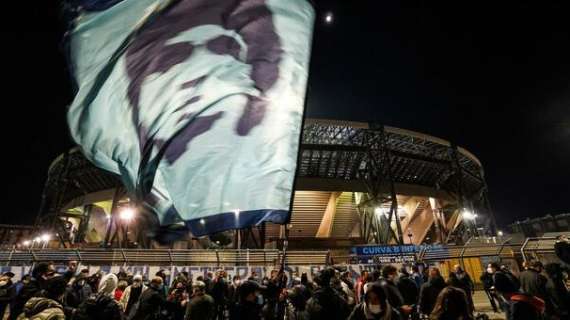 Napoli, l'annuncio ufficiale: "Lo stadio sarà intitolato a Maradona"