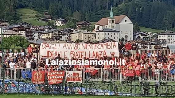 Lazio - Triestina, striscioni dei tifosi biancorossi: "Niente cambia..." - FOTO