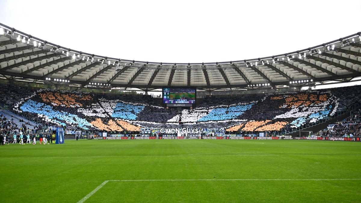 Lazio - Como, la Curva Nord contro l'AIA: lo striscione esposto
