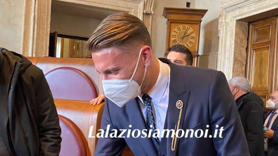 Lazio, la Serie A omaggia Immobile: "La Scarpa d'Oro nelle sue mani" - FOTO