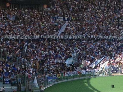 Derby, la Nord promette: "Siamo pronti a dar battaglia per l'onor di questa maglia!". E nella ripresa che spettacolo con la Tevere! FOTO