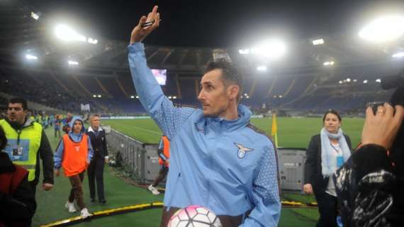Lazio, Klose: "Una volta un tifoso biancoceleste mi baciò il piede destro..."