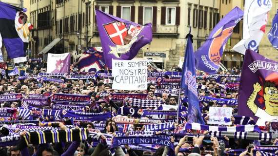 Astori, a Firenze l'ultimo saluto: migliaia di persone ai funerali. Per la Lazio anche Di Gennaro e Marchetti
