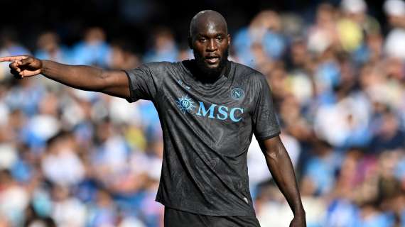 Lazio-Napoli, Lukaku scende in campo: l'accoglienza dell'Olimpico