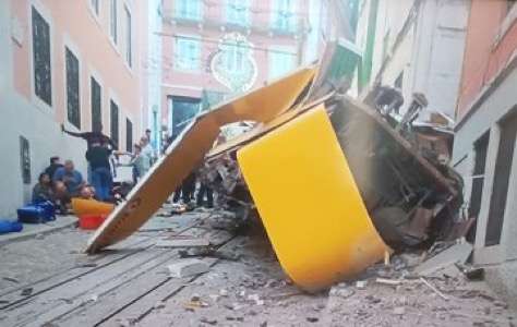 Lisbona, deragliata la funicolare della Glória: almeno 15 morti e 18 feriti
