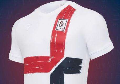 Cagliari, svelata la maglia del centenario realizzata da Macron - FOTO