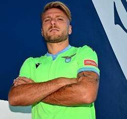 Lazio, la maglia fluo di Sergej: la "sexy" grafica di IFTV - FOTO