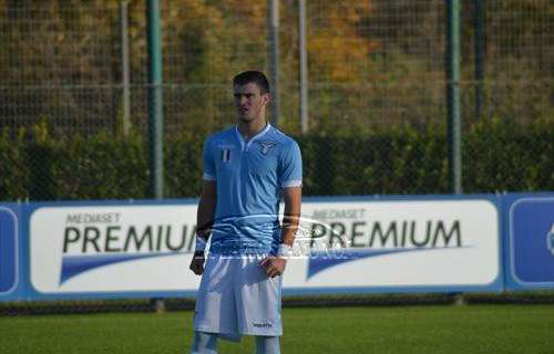 Josip Elez, il ragazzo croato con il vizio del cucchiaio