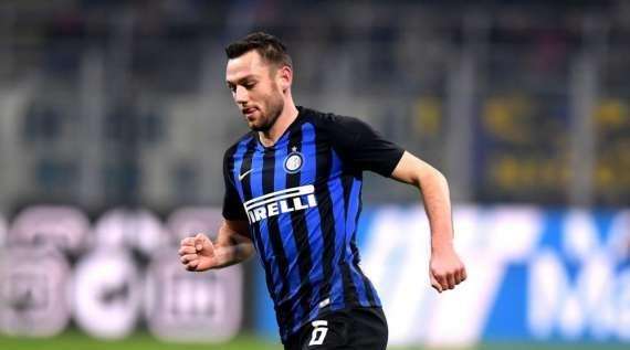 Inter, guai muscolari per de Vrij: il difensore salterà la sfida contro la Lazio