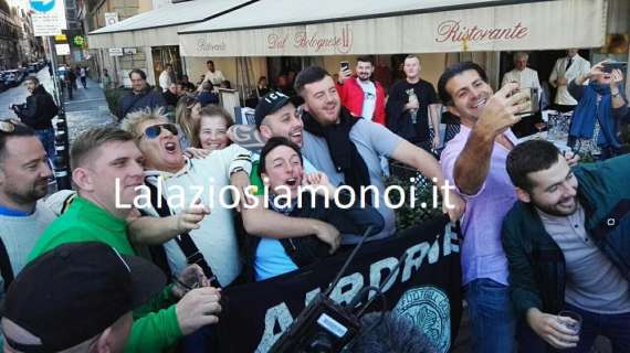 Lazio - Celtic, gli scozzesi cantano per Roma: tra loro anche Rod Stewart - F&V
