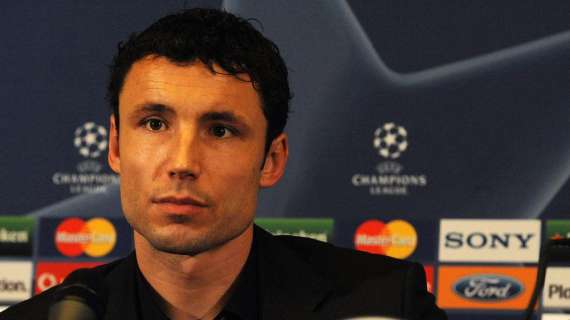 Niente Lazio per Van Bommel: rinnova fino al 2010