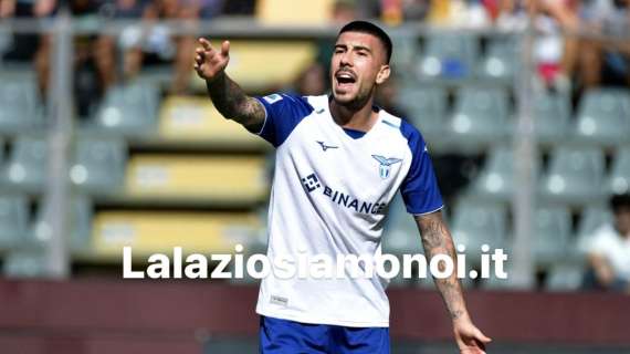 Cremonese - Lazio, Zaccagni esulta con i tifosi: "Avanti aquile" - FOTO