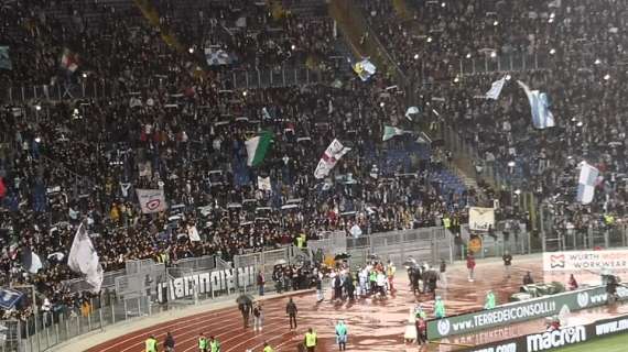 La Lazio saluta i tifosi: il giro di campo con la Coppa Italia - FOTO