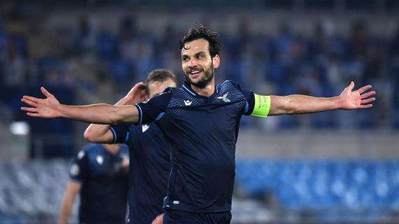 Lazio - Parma, ma per il telecronista c'è il Verona in campo: sui social gli errori diventano virali