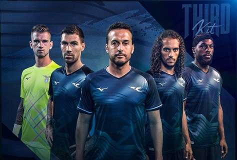 Lazio, annunciata la nuova terza maglia: la presentazione - FOTO