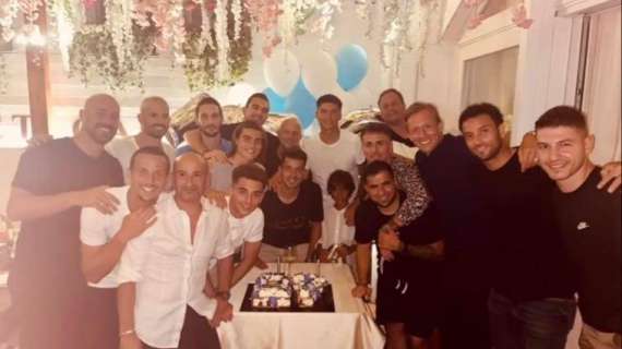 Lazio, buon compleanno Correa: torta e cena con i compagni - FOTO