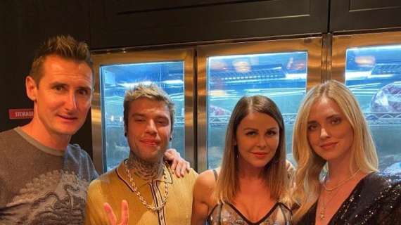 Lazio, la famiglia Klose con Fedez e Ferragni a cena da Salt Bae - FOTO