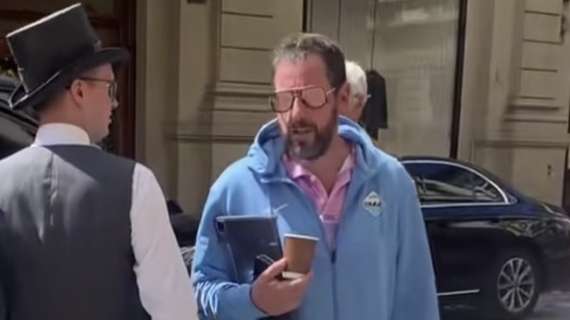 Adam Sandler con la felpa della Lazio: la società ripensa al 26 maggio - VIDEO