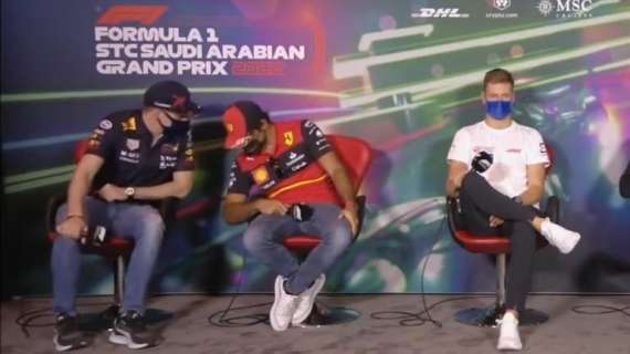 F1 | Ferrari, scontro verbale Verstappen-Sainz in conferenza: pugnalate e veleni