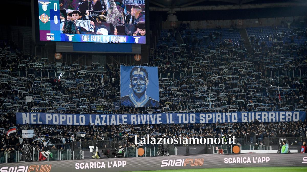 Lazio, l'Olimpico omaggia Mihajlovic: la dedica a Sinisa 