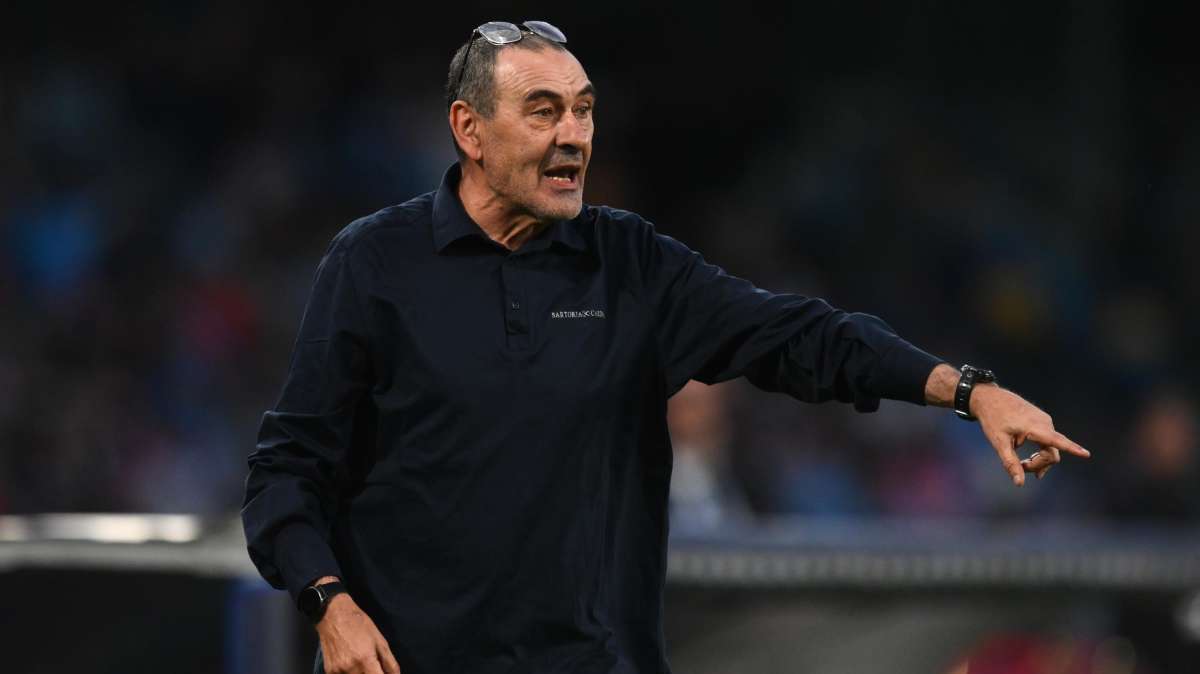 Napoli - Lazio | Sarri imbriglia Conte: i quotidiani esaltano il Comandante